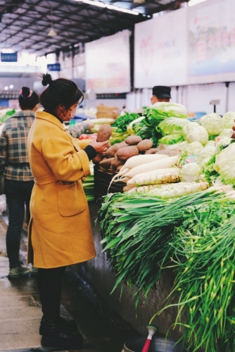 丽江人把春天吃进肚子里