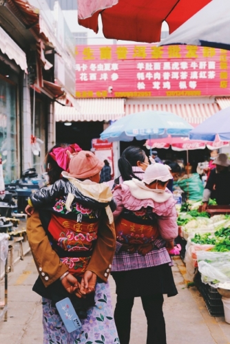 丽江人把春天吃进肚子里