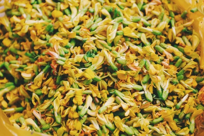 丽江人把春天吃进肚子里