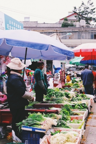 丽江人把春天吃进肚子里