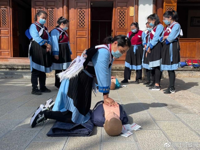 提高急救能力，丽江古城文化院落工作人员进行应急安全培训 (3).jpg