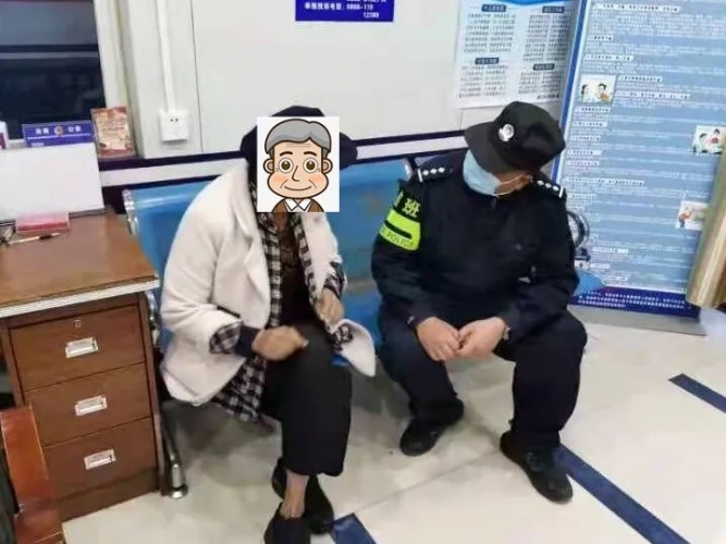 古城民警助力迷失老人寻回家属