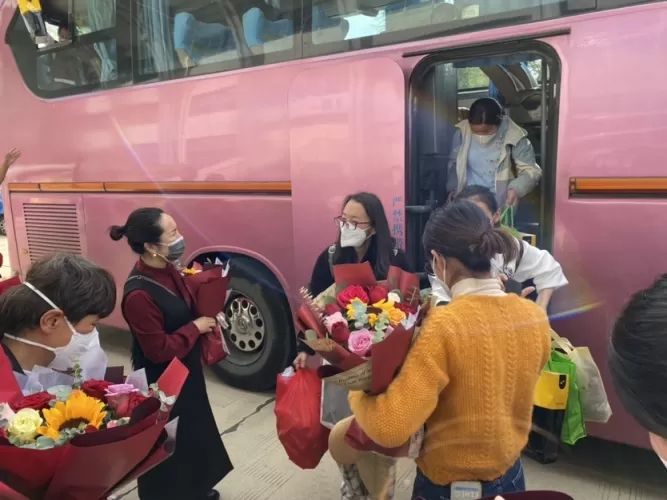 铁骑开道！丽江市最新一批援瑞卫生应急队凯旋