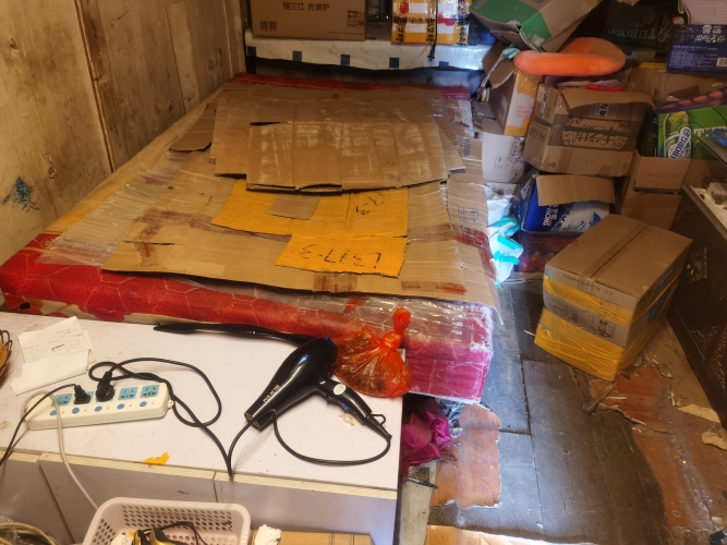 “三合一”场所隐患大  丽江古城4家店铺被查封！ (3).jpg