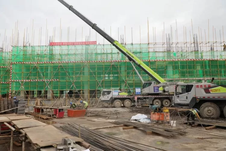 和秋珍调研玉龙县县城重点工程项目建设进展情况