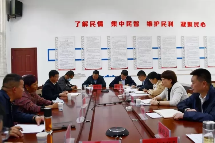 浦虹到市信访局接待来访群众