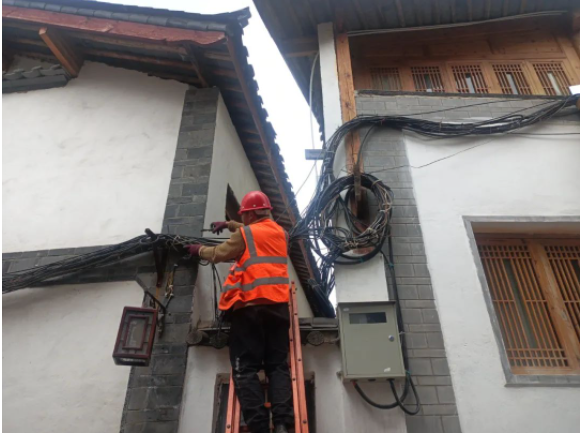 “三线”整治见成效  丽江古城亮出美丽“天际线”