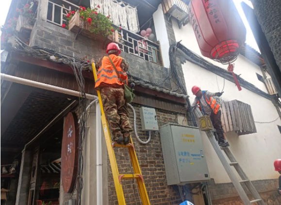 “三线”整治见成效  丽江古城亮出美丽“天际线”