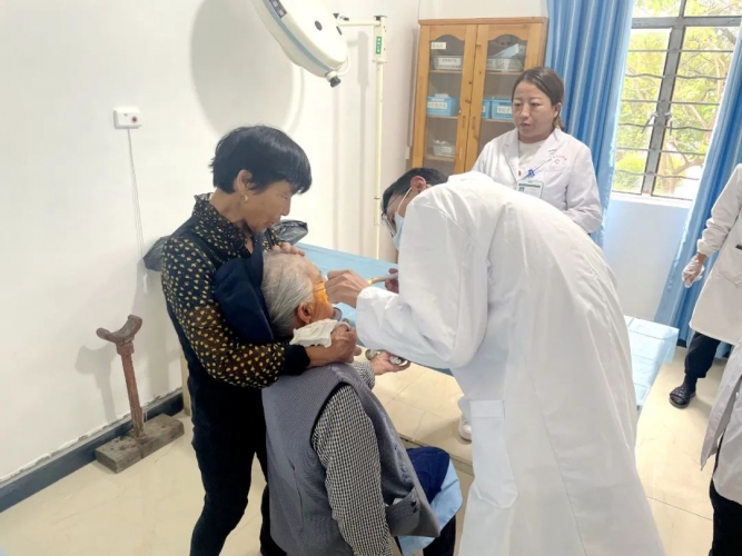 玉龙县医院组织专家团队到大具乡开展结对帮扶系列活动