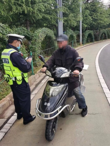 持续整治！今年以来古城交警已查处电动车违法6000余起