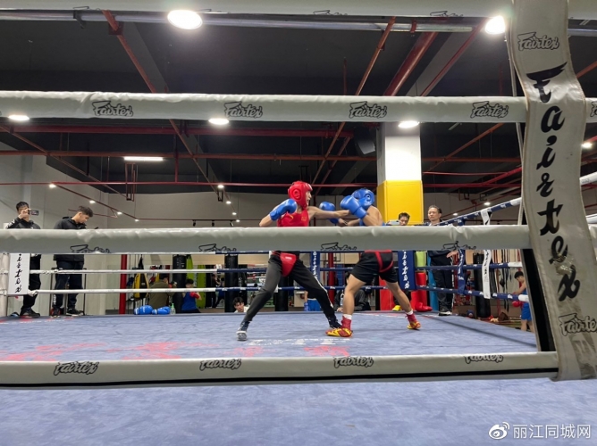 提升体能，各地拳击选手在丽江进行对抗赛训练 (2).jpg