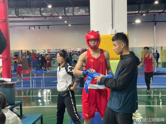 提升体能，各地拳击选手在丽江进行对抗赛训练 (4).jpg