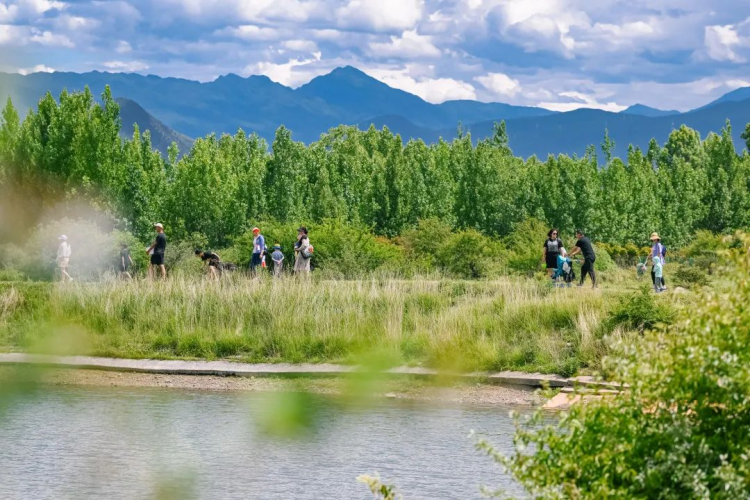 6月19日，丽江地中海国际度假区的首次户外音乐生活节来袭，恰逢父亲节，约你“爸”气潮玩，嗨乐一夏！  活  ...