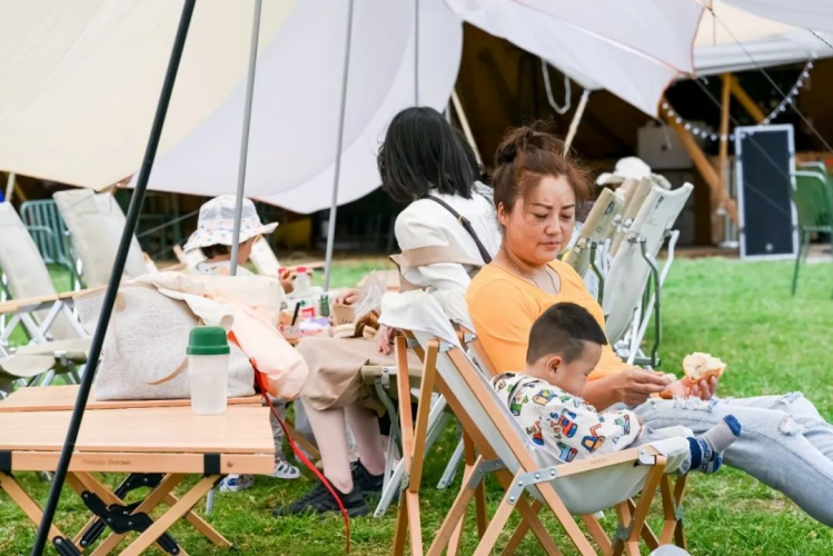 6月19日，丽江地中海国际度假区的首次户外音乐生活节来袭，恰逢父亲节，约你“爸”气潮玩，嗨乐一夏！  活  ...