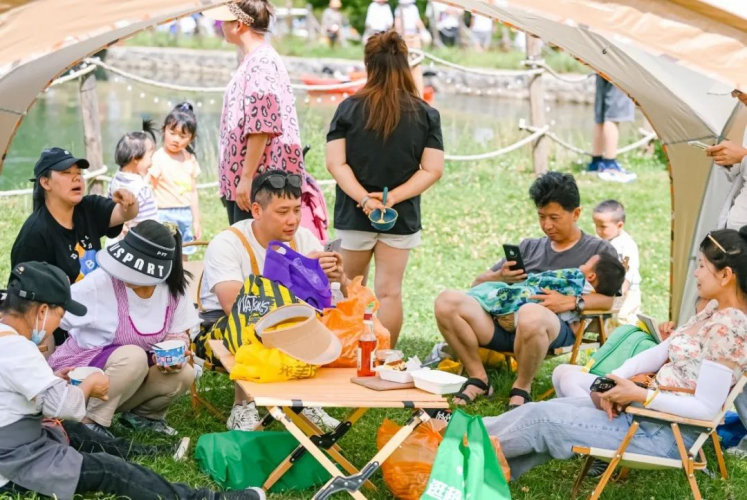 6月19日，丽江地中海国际度假区的首次户外音乐生活节来袭，恰逢父亲节，约你“爸”气潮玩，嗨乐一夏！  活  ...
