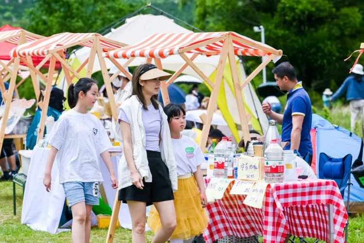 6月19日，丽江地中海国际度假区的首次户外音乐生活节来袭，恰逢父亲节，约你“爸”气潮玩，嗨乐一夏！  活  ...