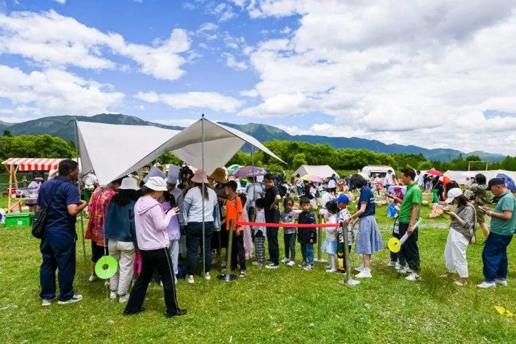 6月19日，丽江地中海国际度假区的首次户外音乐生活节来袭，恰逢父亲节，约你“爸”气潮玩，嗨乐一夏！  活  ...