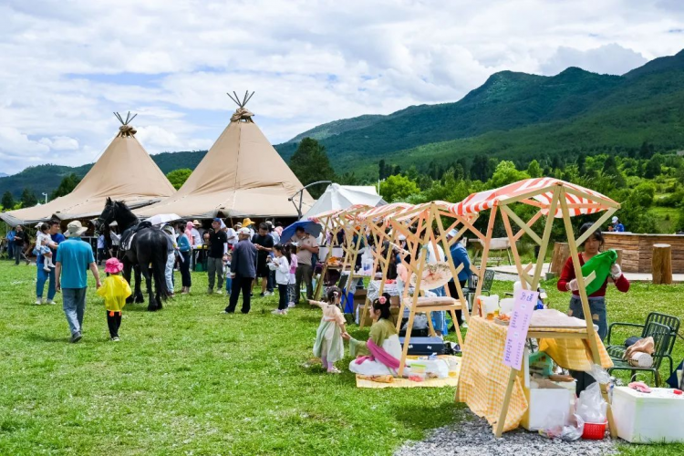 6月19日，丽江地中海国际度假区的首次户外音乐生活节来袭，恰逢父亲节，约你“爸”气潮玩，嗨乐一夏！  活  ...