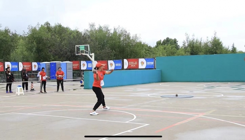 丽江师专现场陀螺比赛精彩转不停