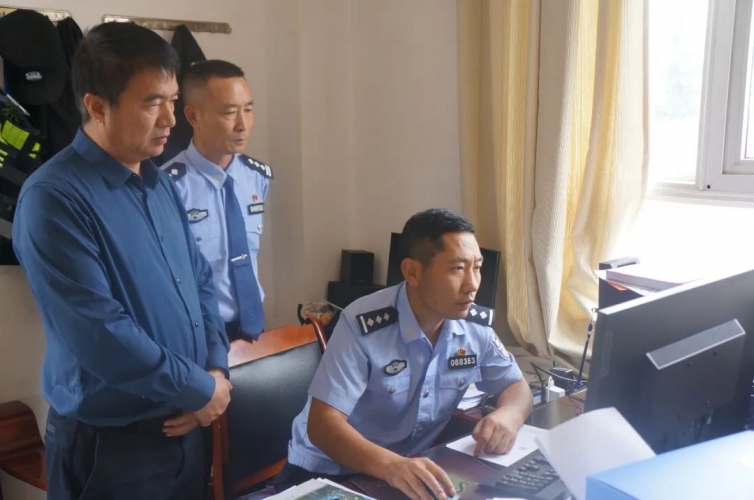 田锐文到宁蒗县公安机关调研指导工作