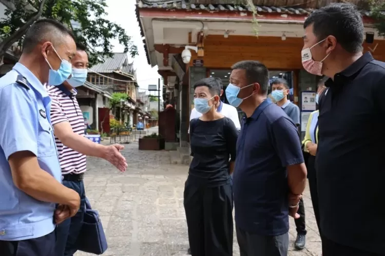 苏武到丽江古城调研疫情防控、旅游秩序管理及安保维稳工作