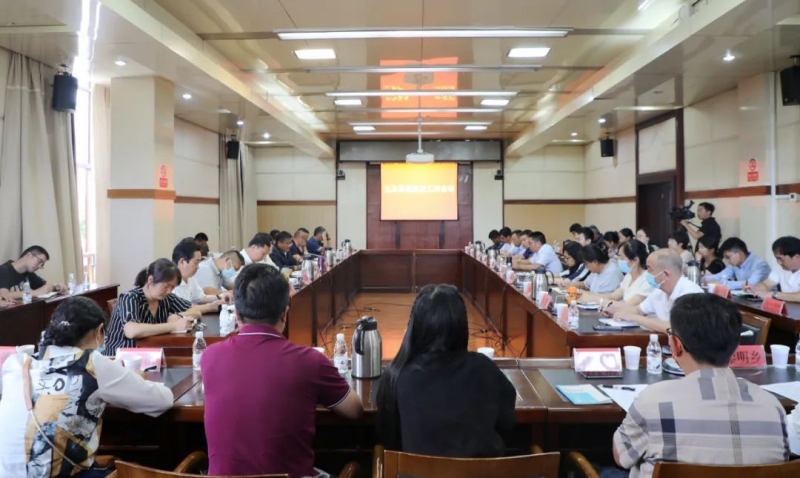 玉龙县召开稳就业会议