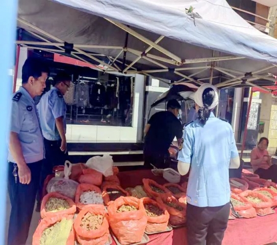 永胜三川市场监管所四举措落实中药材市场专项整治