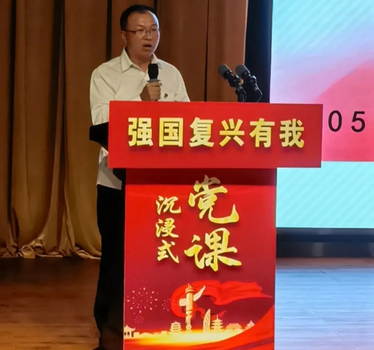 丽江市卫生健康系统举行弘扬伟大抗疫精神“强国复兴有我”沉浸式党课