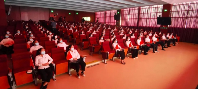 丽江市卫生健康系统举行弘扬伟大抗疫精神“强国复兴有我”沉浸式党课