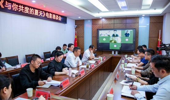 在丽江天然影棚拍摄一部破圈之作 电影《与你共度的夏天》恳谈会举行