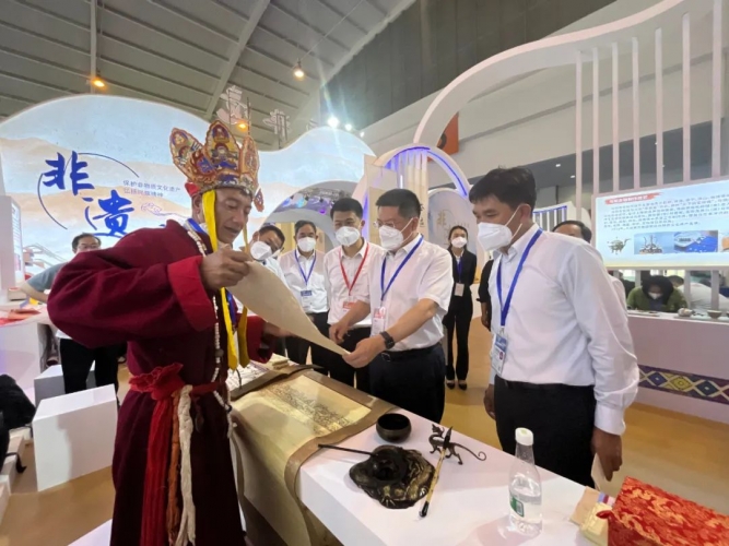 苏永忠到旅交会丽江馆巡馆时强调：以高效优质的旅游服务 擦亮丽江旅游金字招牌.jpg