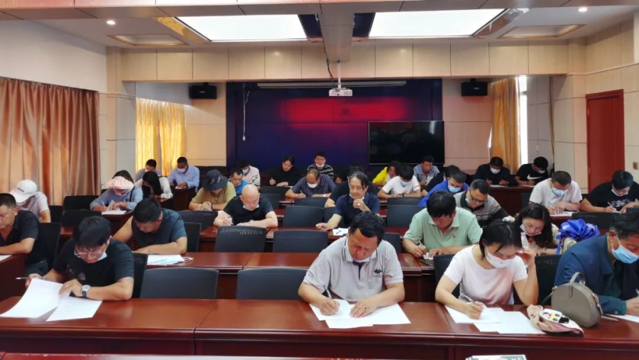 背街小巷不文明停车  38名驾驶人参加警示教育.jpg