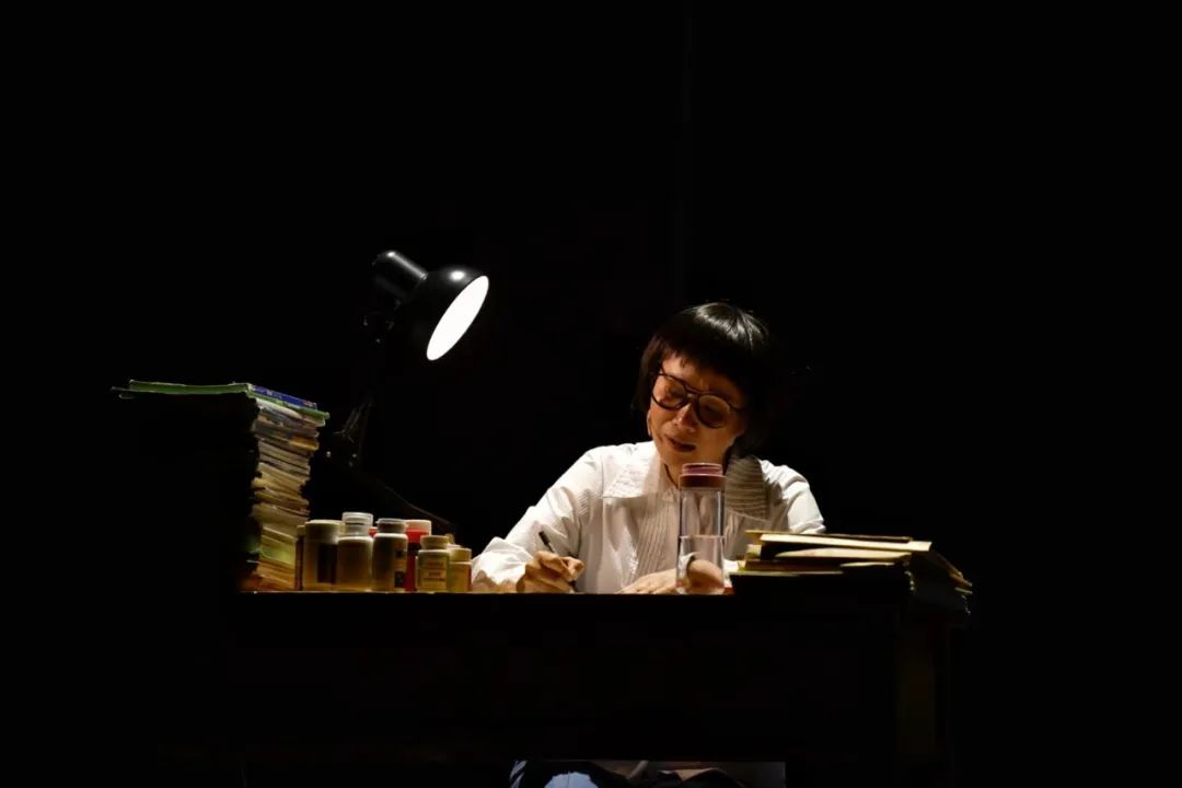 《人民日报海外版》关注！云南省优秀剧目《桂梅老师》进京演出  8月19日  《人民日报海外版》刊文  《让梦  ...