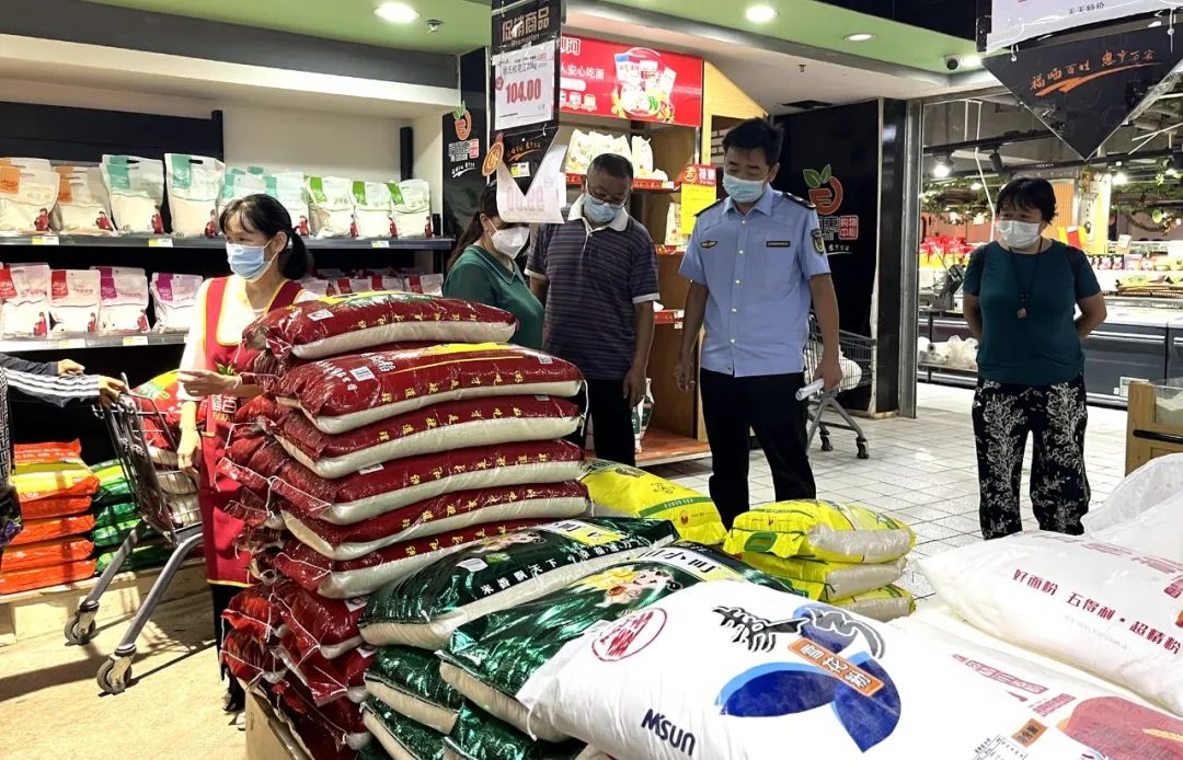 华坪县：加强市场监管 保障物资供应充足.jpg