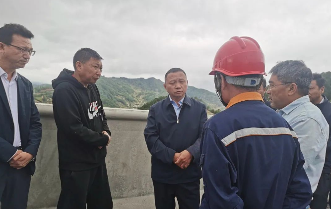 张伟调研宁永高速项目建设情况