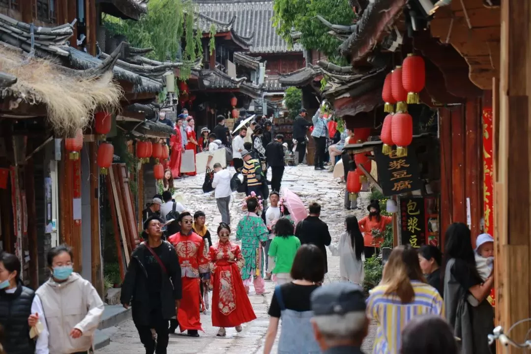 赵立坚点赞丽江 网友纷纷发文表达对丽江的向往……