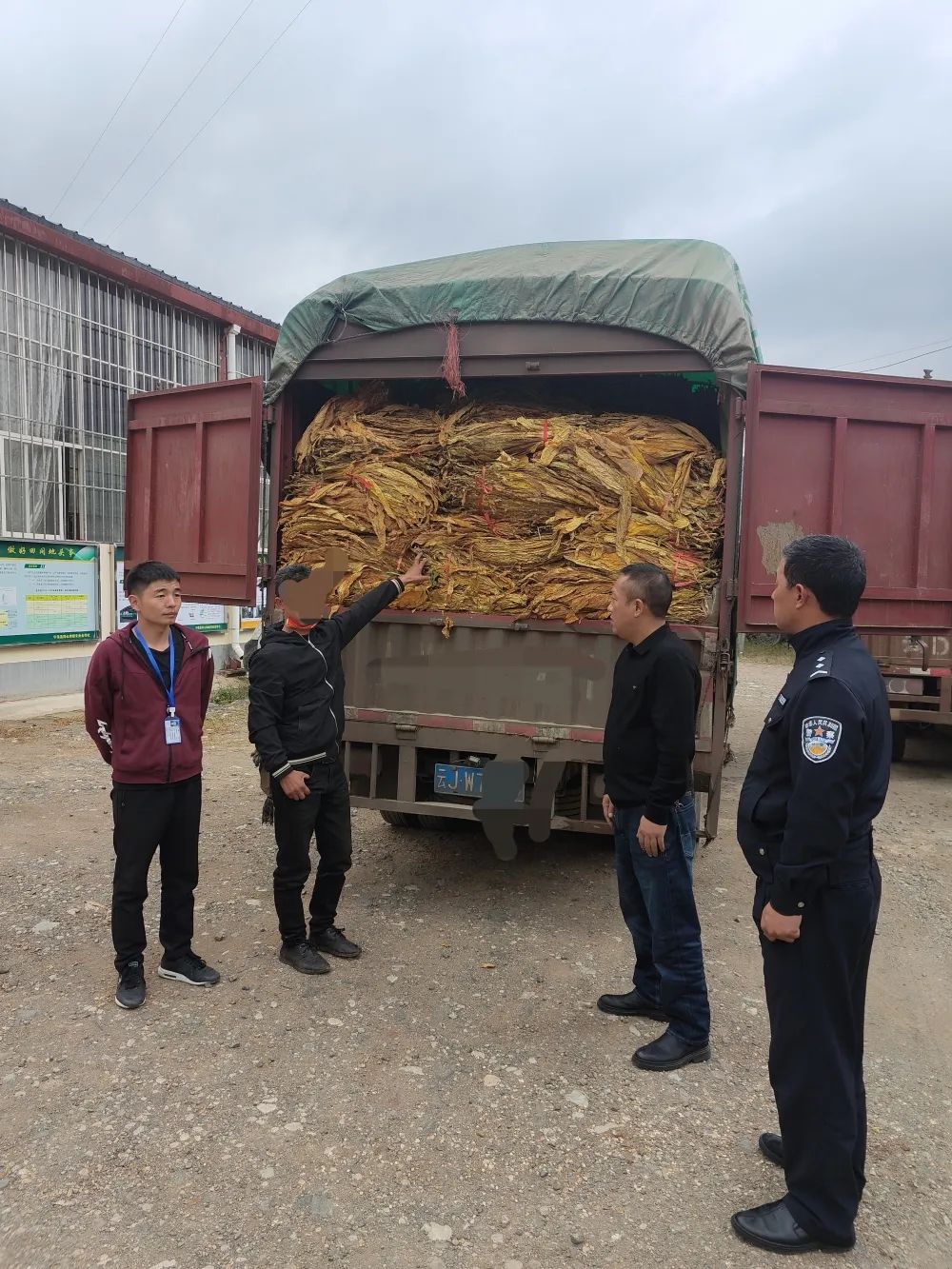 宁蒗警方查获非法运输烤烟4000多公斤，案值十万余元……