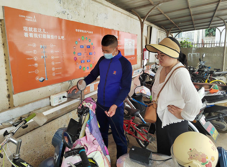 丽江“蓝朋友”投身创文，扮靓古城