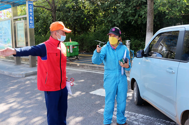 丽江“蓝朋友”投身创文，扮靓古城