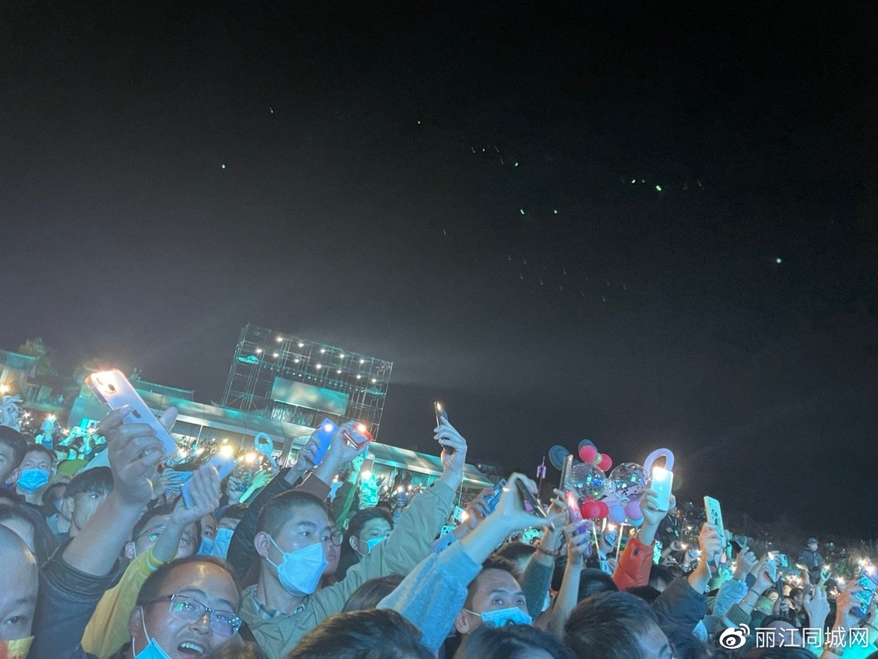 许巍唱响丽江雪山音乐节，朋友圈都在发《曾经的你》 (3).jpg