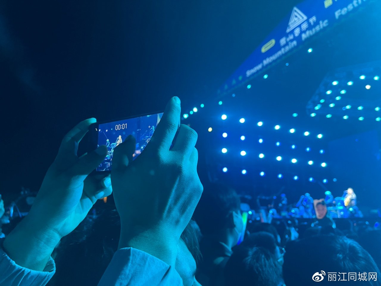 许巍唱响丽江雪山音乐节，朋友圈都在发《曾经的你》 (5).jpg