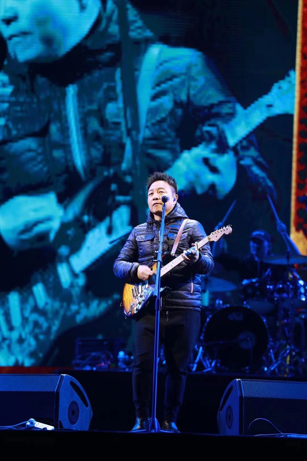 二十年！许巍再次唱响丽江雪山音乐节 (2).jpg