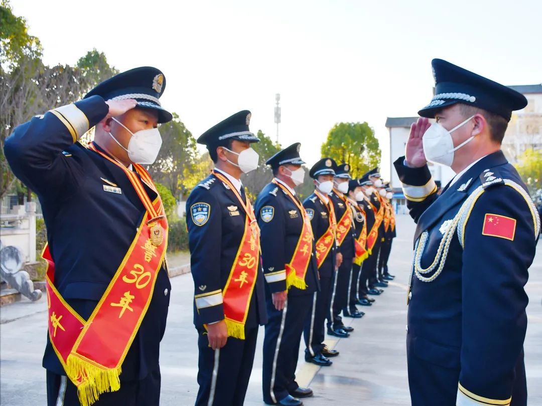 丽江市公安局开展系列活动庆祝中国人民警察节 (2).jpg