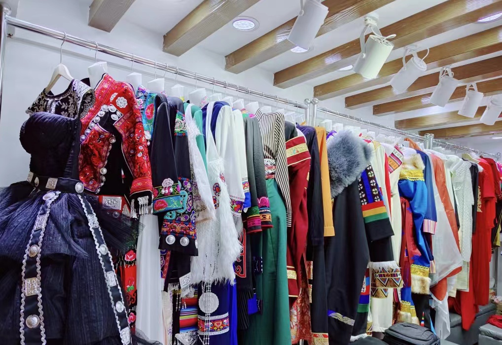 “五必须五不准” 丽江古城摄影服务行业拒绝“藏猫腻”！ (4).jpg