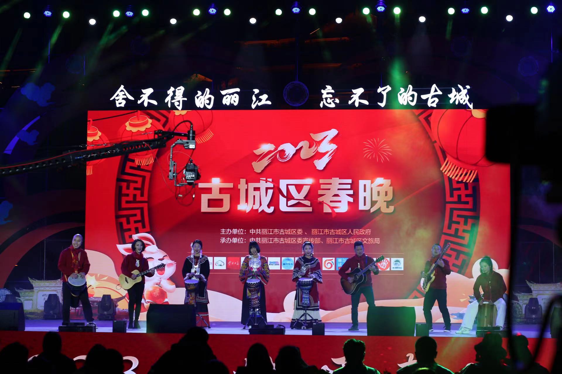 首届古城区非遗文化周正式启动  丽江古城玉河广场沸腾了 (6).jpg