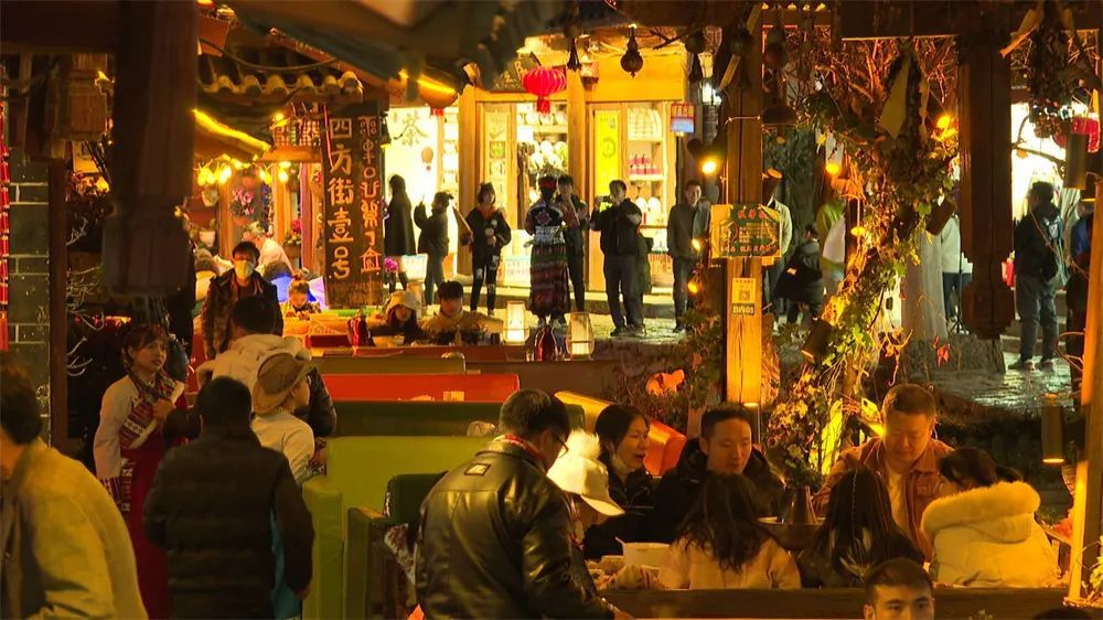 旅游逐步回暖，丽江日均接待游客量已超10万人次 (1).jpg