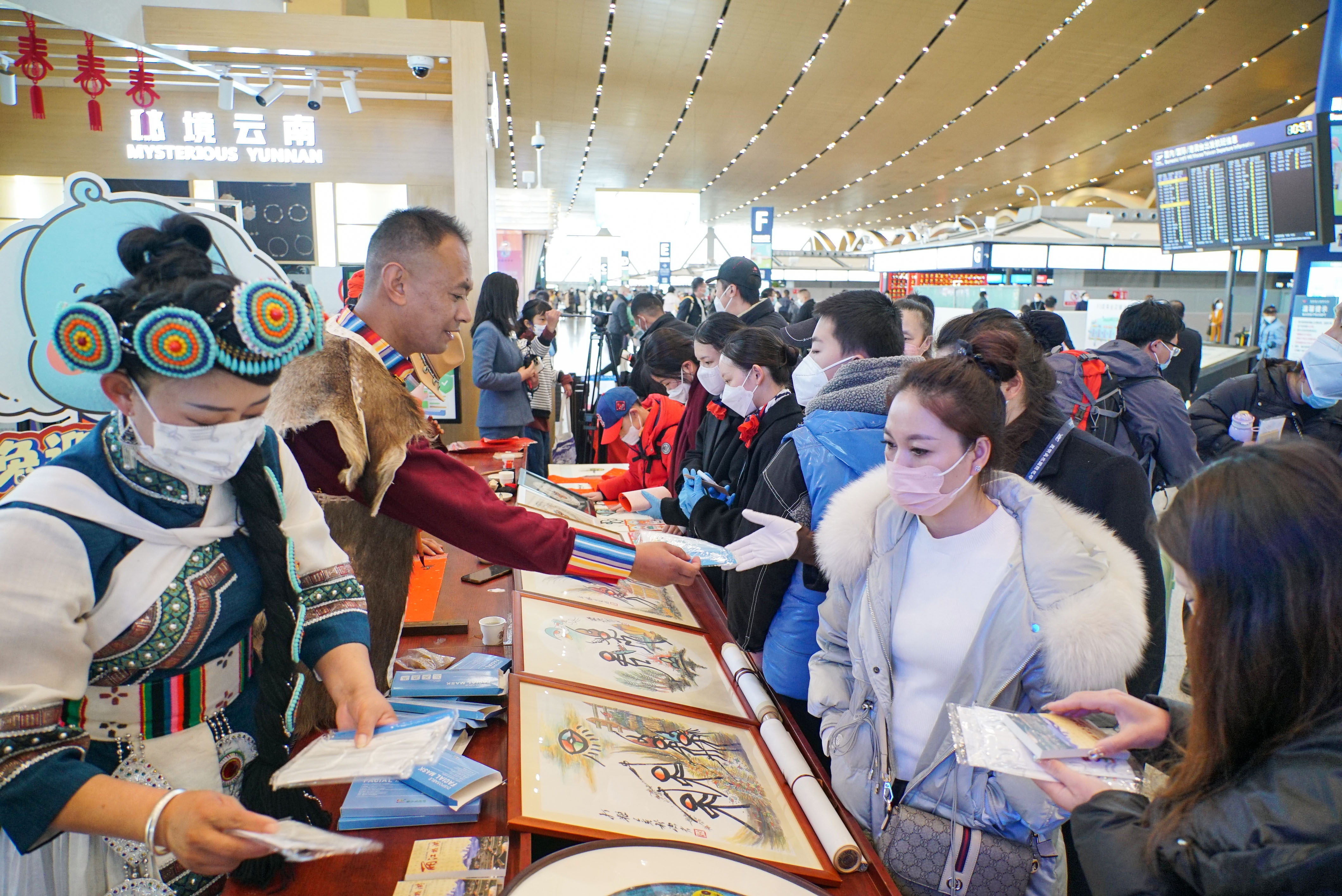 丽江旅游品牌宣传推介活动在昆明长水国际机场举行 (8).jpg