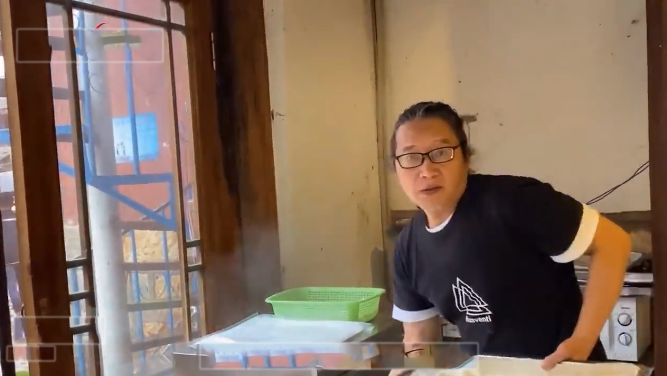 70后矿产生意破产负债四千万 到丽江开馒头店