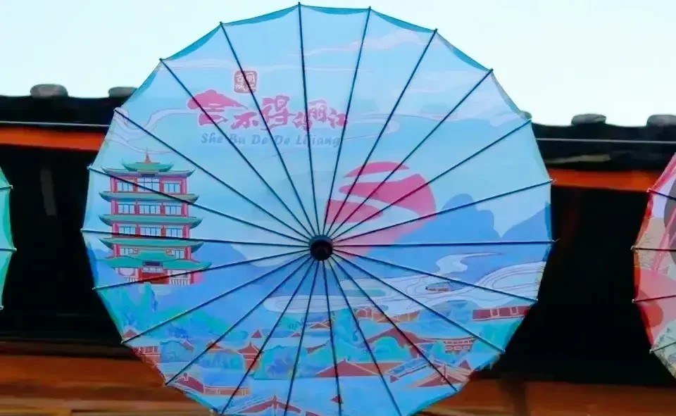 把你浪漫在春天的丽江油纸伞 太美好！