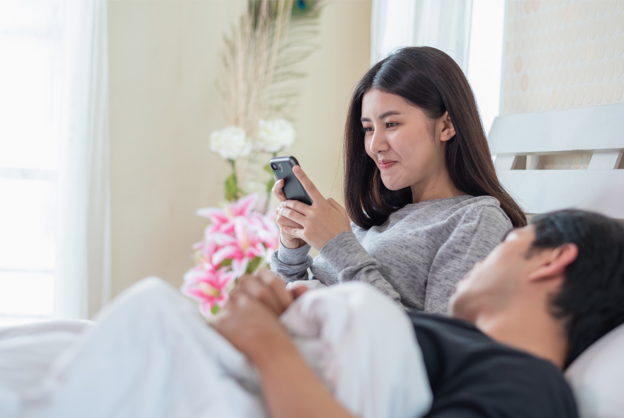 夫妻能不能互相看手机？父母能不能看孩子的手机？答案在这里